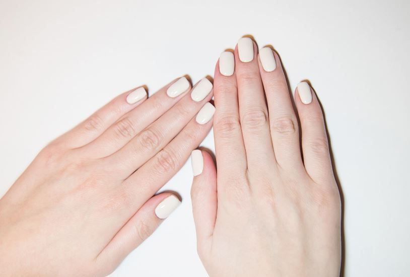 vernis à ongles blanc