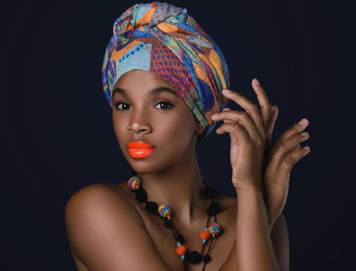 comment nouer un foulard sur la tête